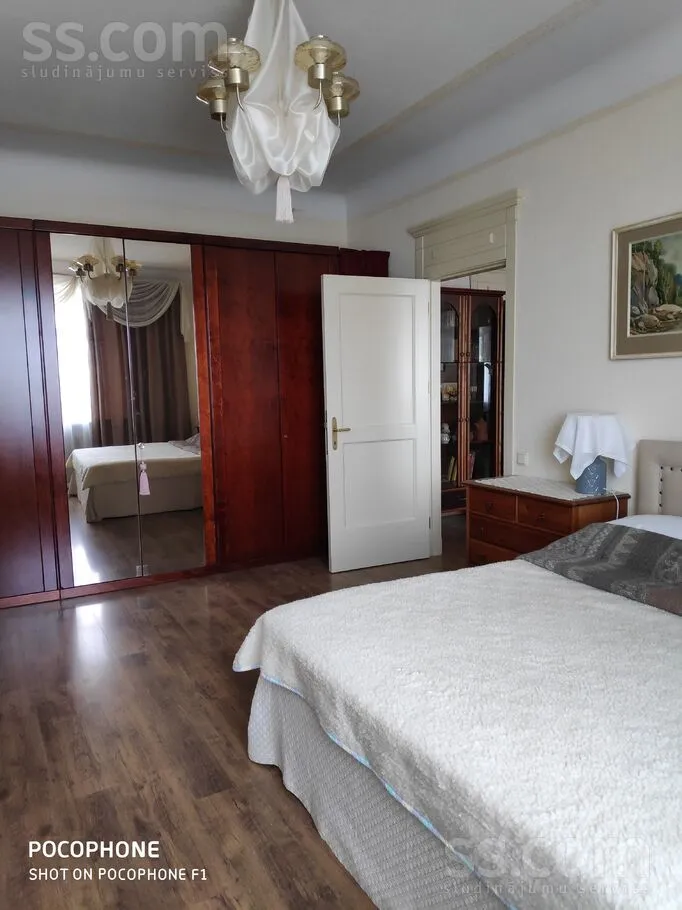 Chambres - Three-Bedroom Apartment with Artistic Interior in Riga Centre