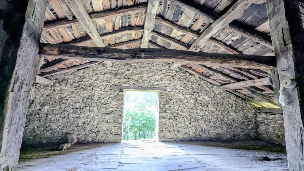 Rooms - Caserío with Garden in Llodio