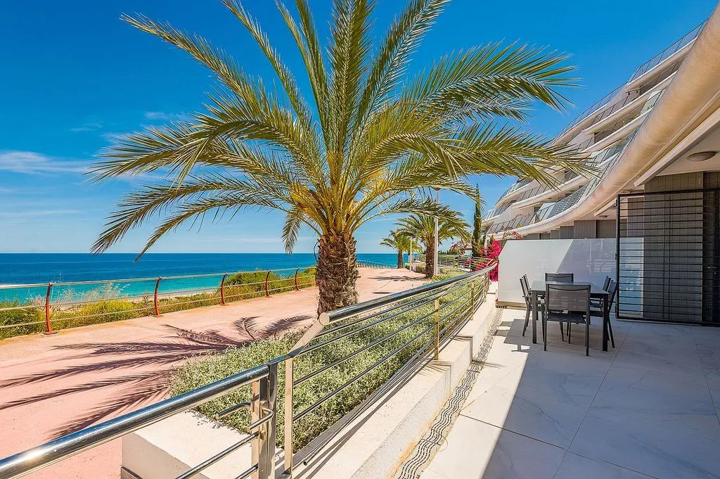 Balcony - Apartment with Pool and Sea View in Infinity View
