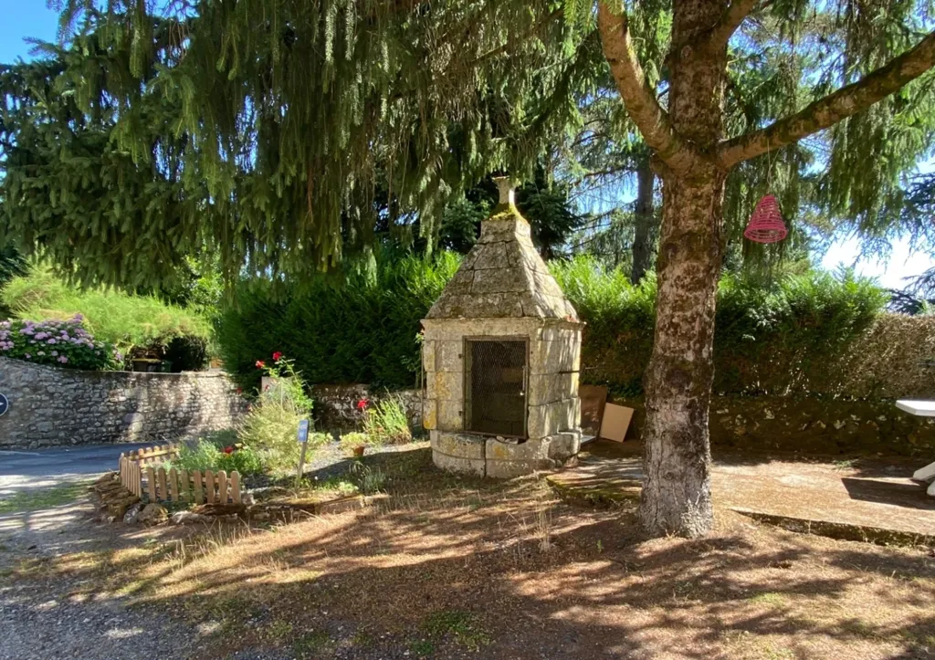 Jardin - Maison avec Grange à Charras
