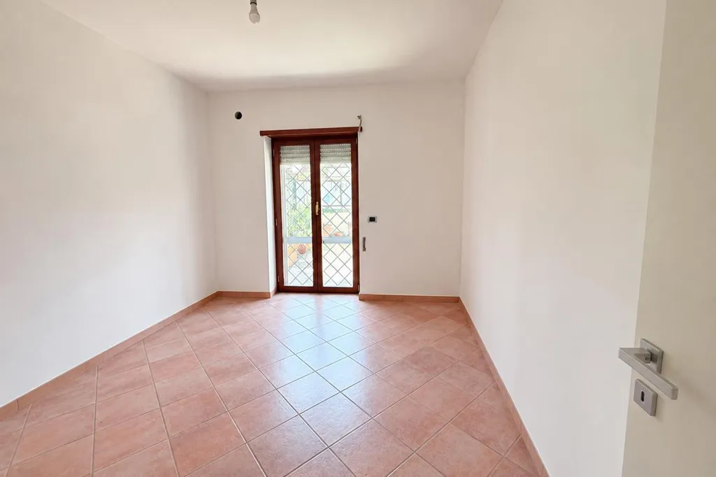 Pièces - Rusticated Apartment with Large Terrace in Genzano di Roma
