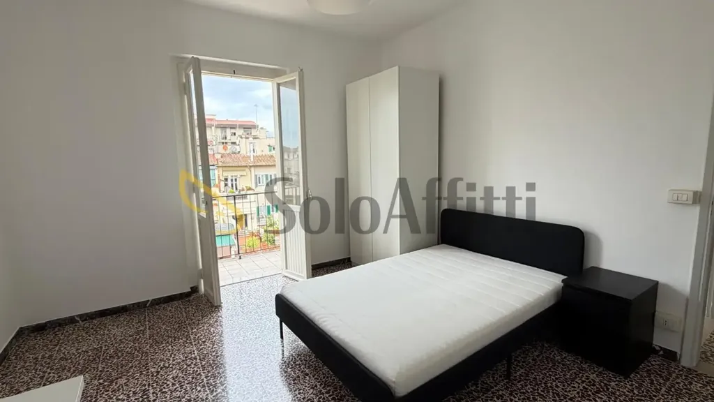 Chambres - Armed Four-Room Apartment in Florence