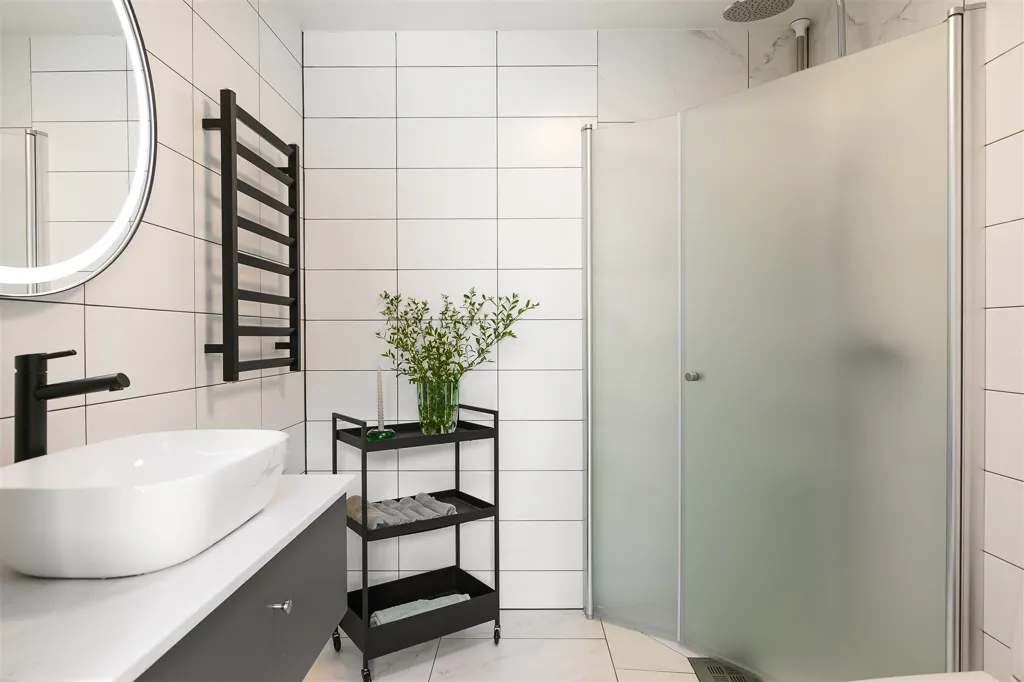 Bathrooms - Modernised Villa with Guesthouse in Malmö