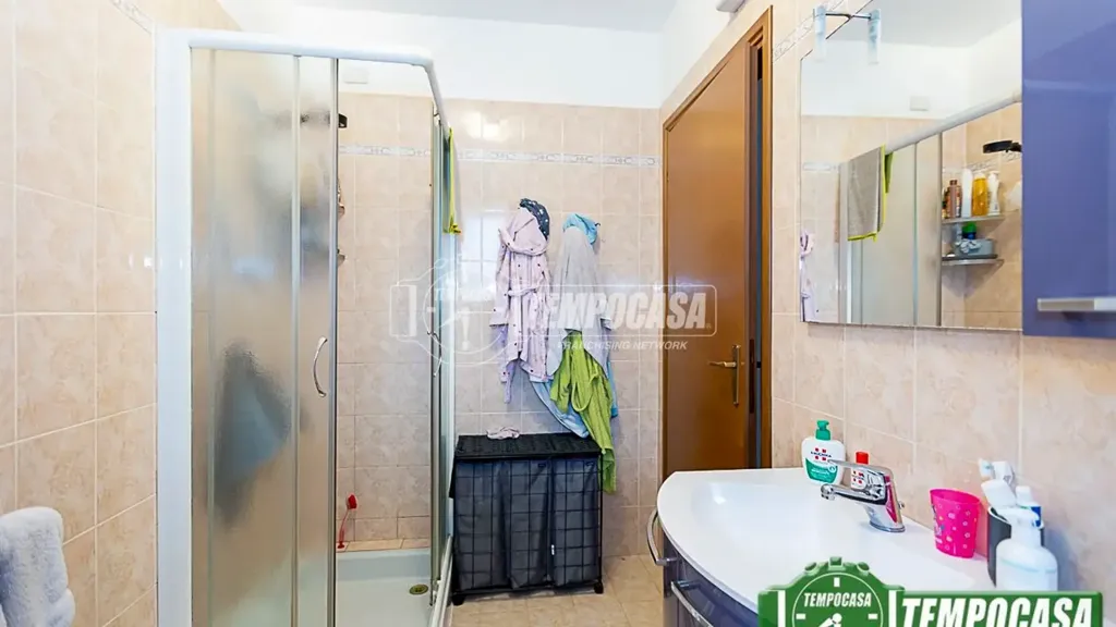 Salles de bain - 3-Bedroom Apartment with Balcony in Spino d'Adda