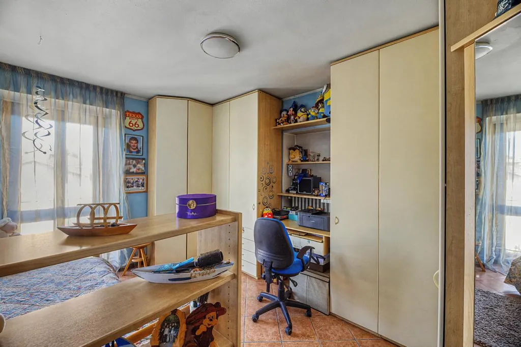 Kabinet - Multi-Level Apartment with Mansard in Luino
