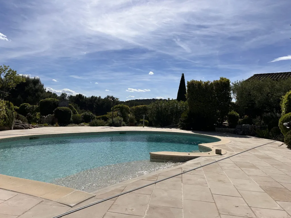 Piscina - Luxury Villa with Golf Access in Mallemort