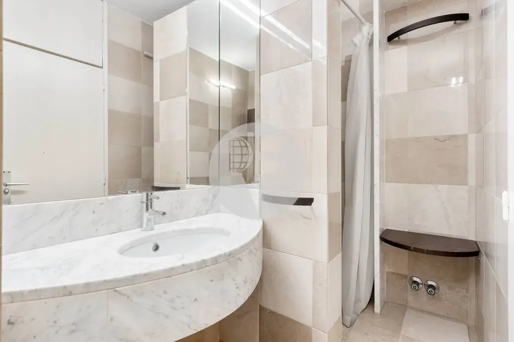 Bathrooms - Spacious Flat with Terrace in Exclusive Barcelona
