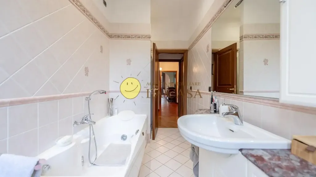 Bagni - Villa bifamiliare con piscina a Figline e Incisa Valdarno