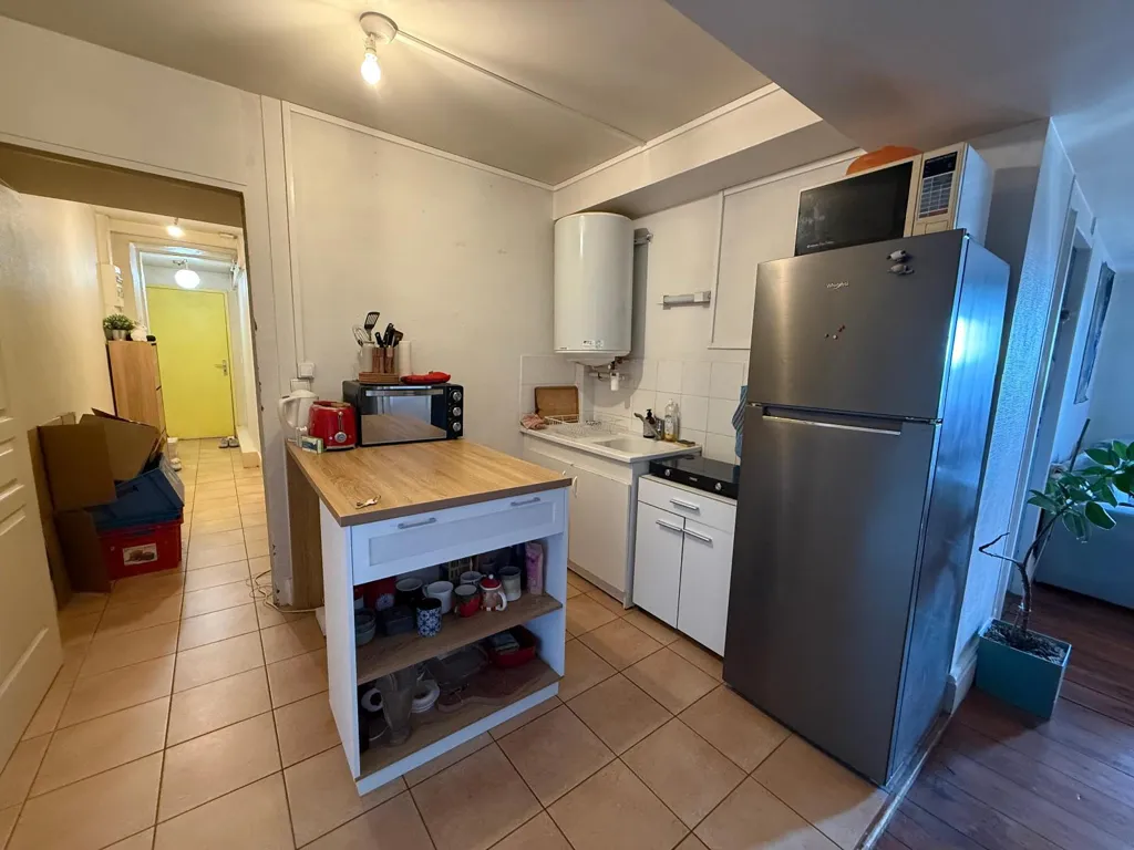 Kitchen - 2-Bedroom Apartment with River View in Lyon