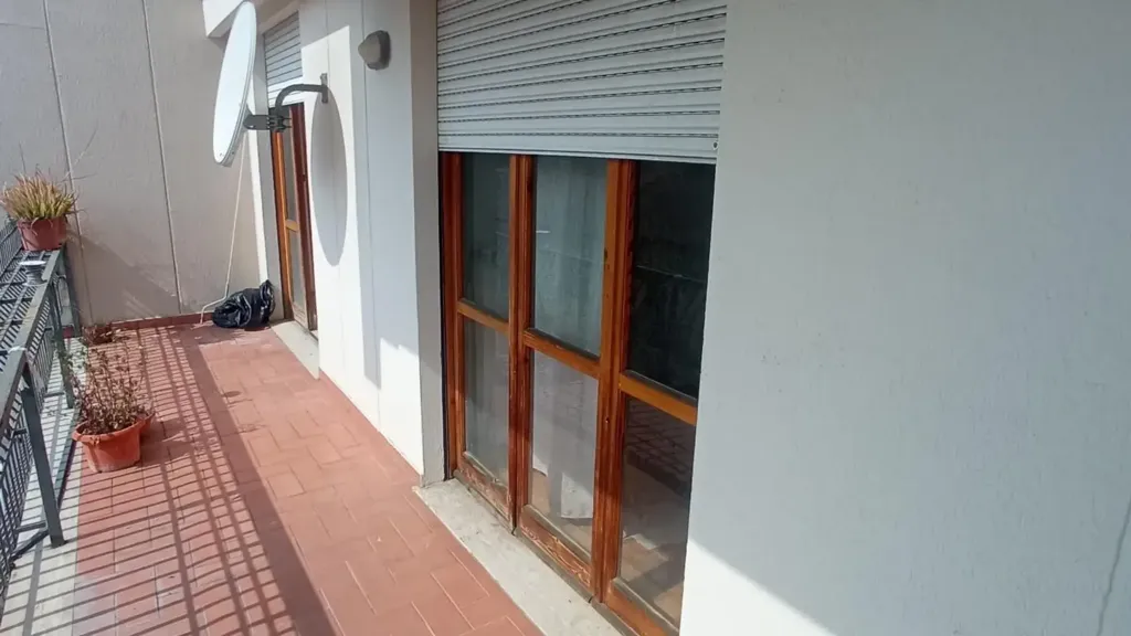 Balcon - 4-Bedroom Apartment with Balcony in Empoli