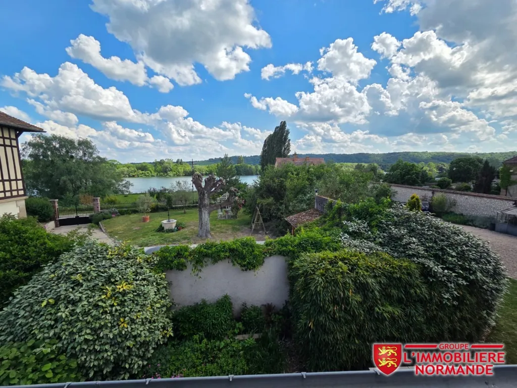 Aed - House with Seine View in Quiet Location