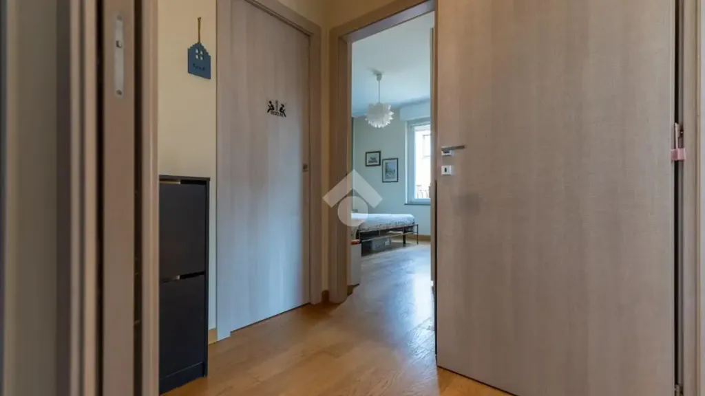Esik - Trilocale with Balcony in Bergamo