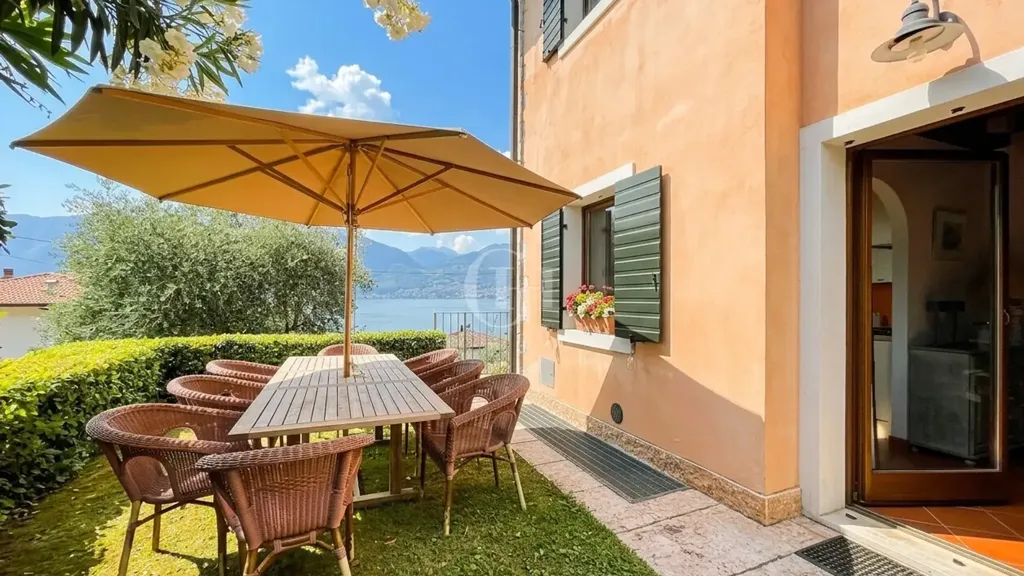 Terrass - Villa with Private Terraced Garden in Brenzone