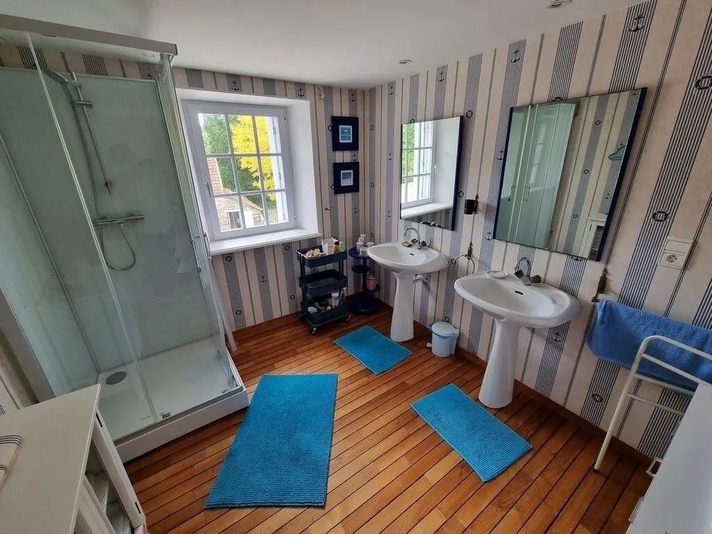 Vannitoad - Farmhouse with Equestrian Features in La Roche-Maurice