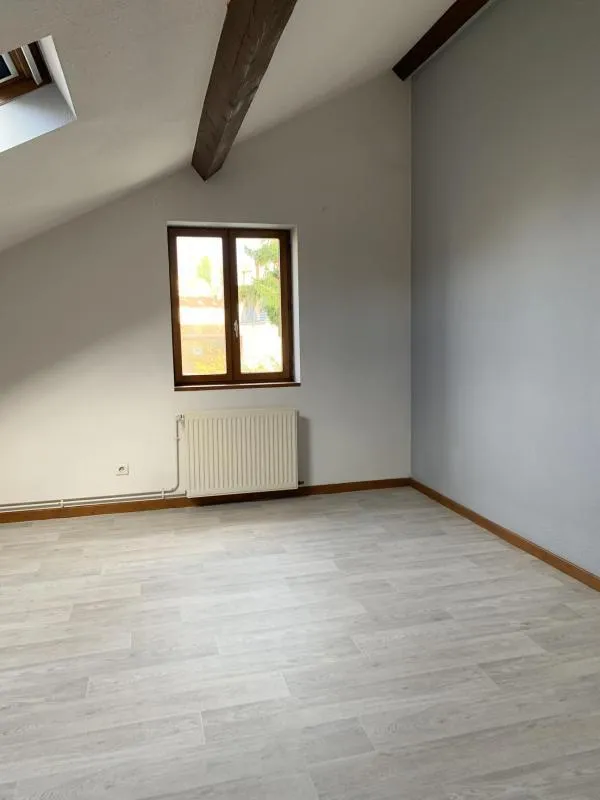 Pièces - Appartement Duplex avec Parking à Proximité du Centre-ville