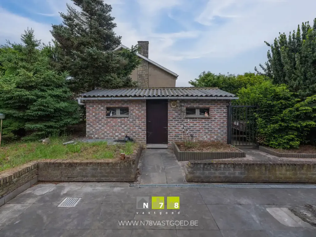 Välivaade - Renovatable Detached House with Garden in Maasmechelen