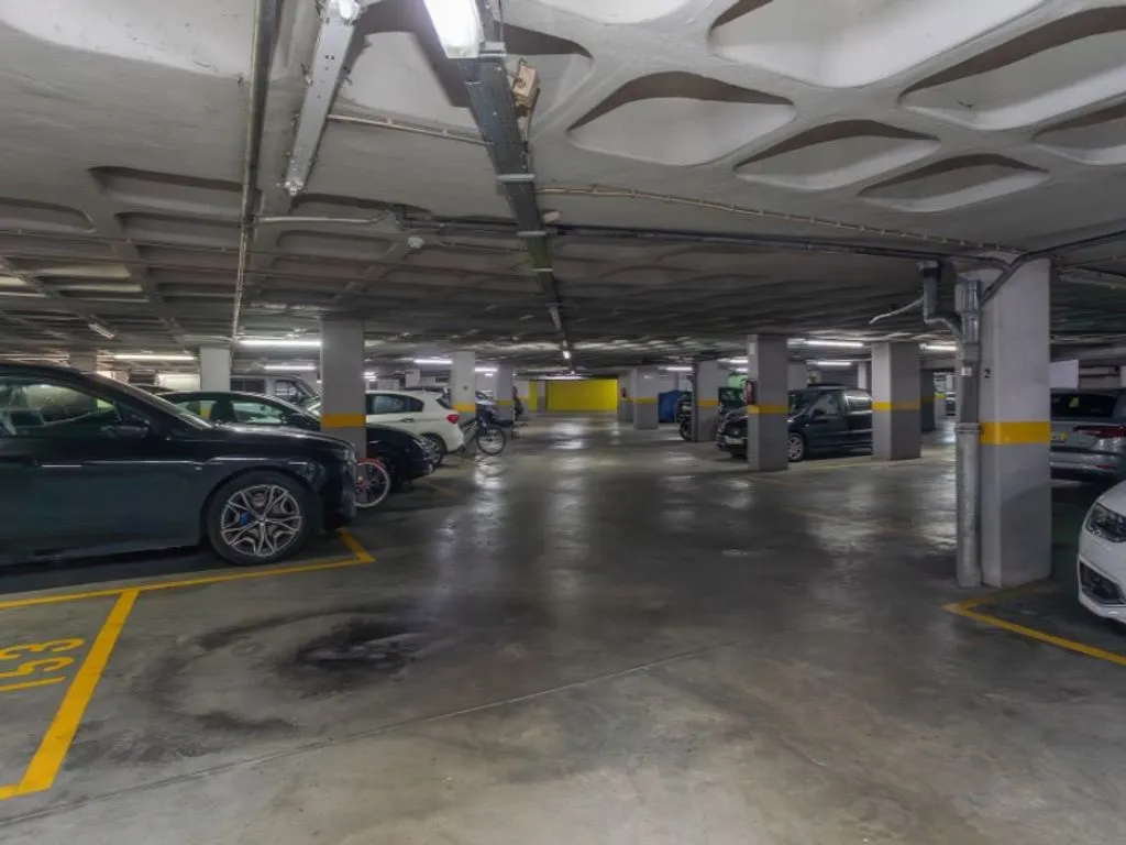 Garage - Luxury Apartment with Ocean Views in Parede