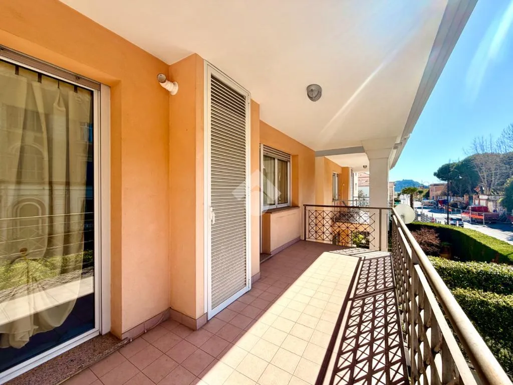 Rõdu - Villa with Terraces in Albenga