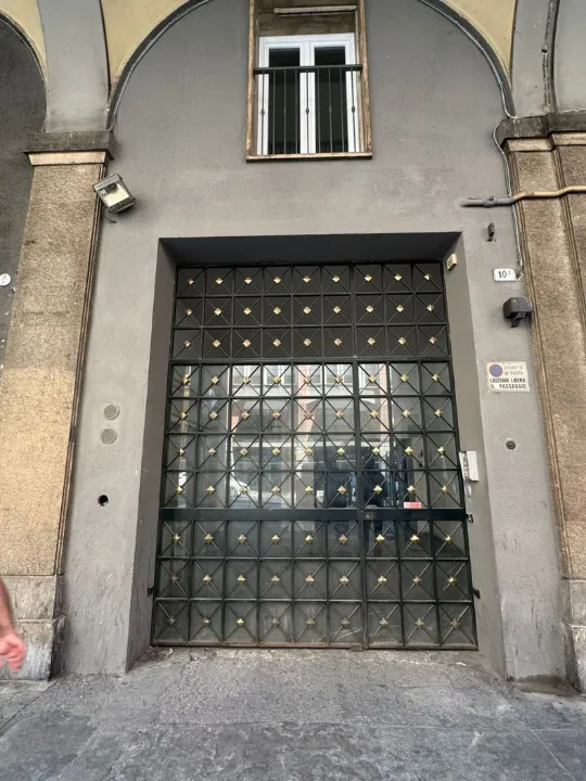 Esik - Double Parking Box in Central Bologna