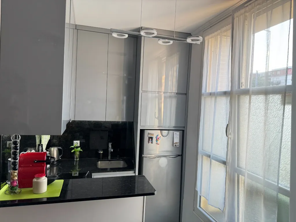 Cuisine - Studio en RDC avec Double Utilisation à Paris