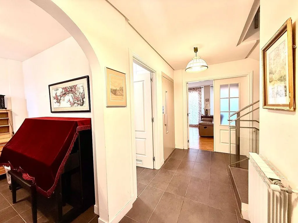 Hallway - Terraced Semi-Detached House in Aranguren