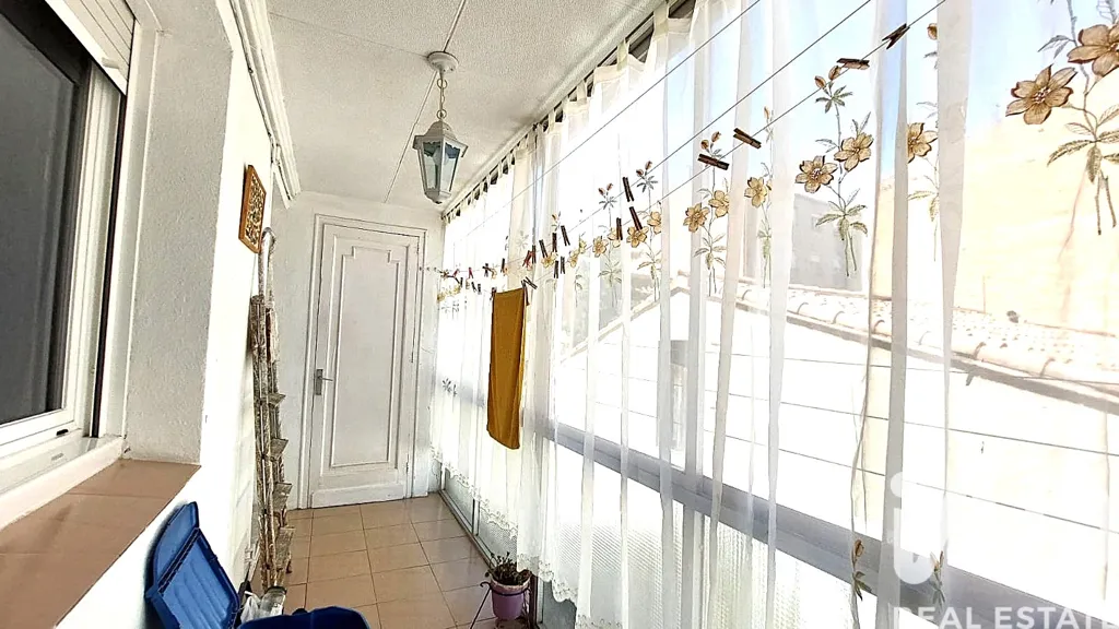 Balcon - Spacious 4-Bedroom Flat with Balcón in Calaf