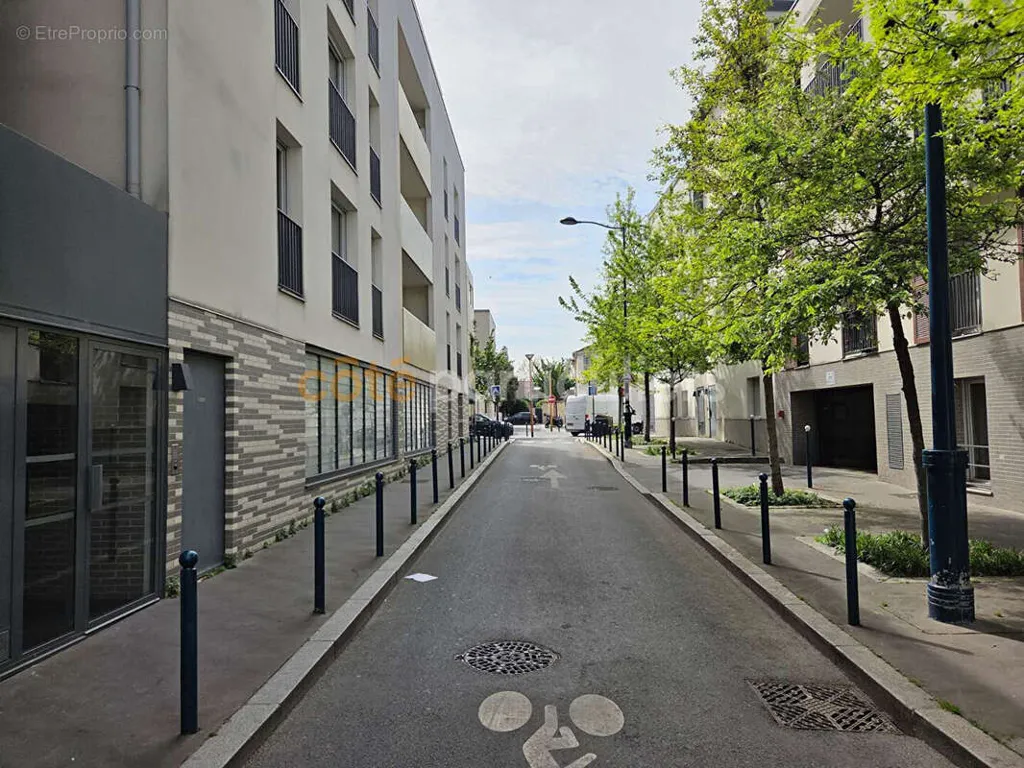 Esterno - Modern Flat with Parking near Line 7, Pantin