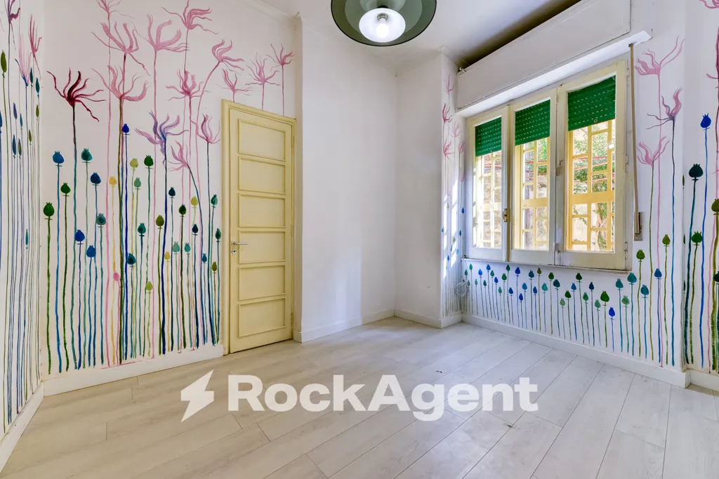 Toad - Apartment with Terrace in Central Chiaia