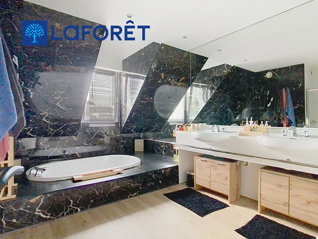 Bagni - Duplex Apartment with Multi-Exposure in Hennebont