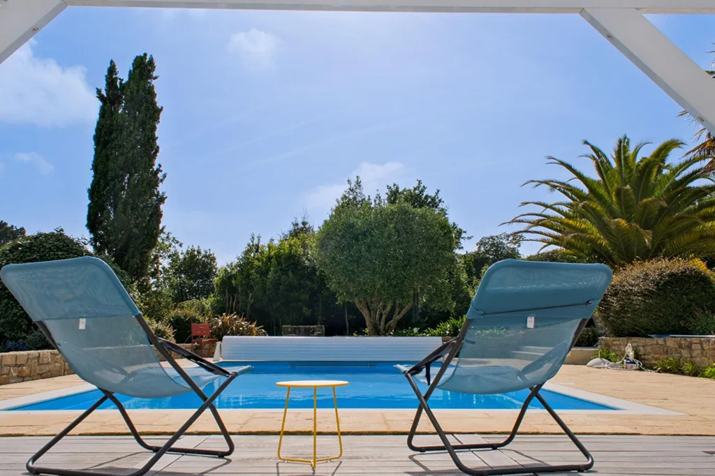 Piscine - Propriété Contemporaine avec Piscine à Rhuys