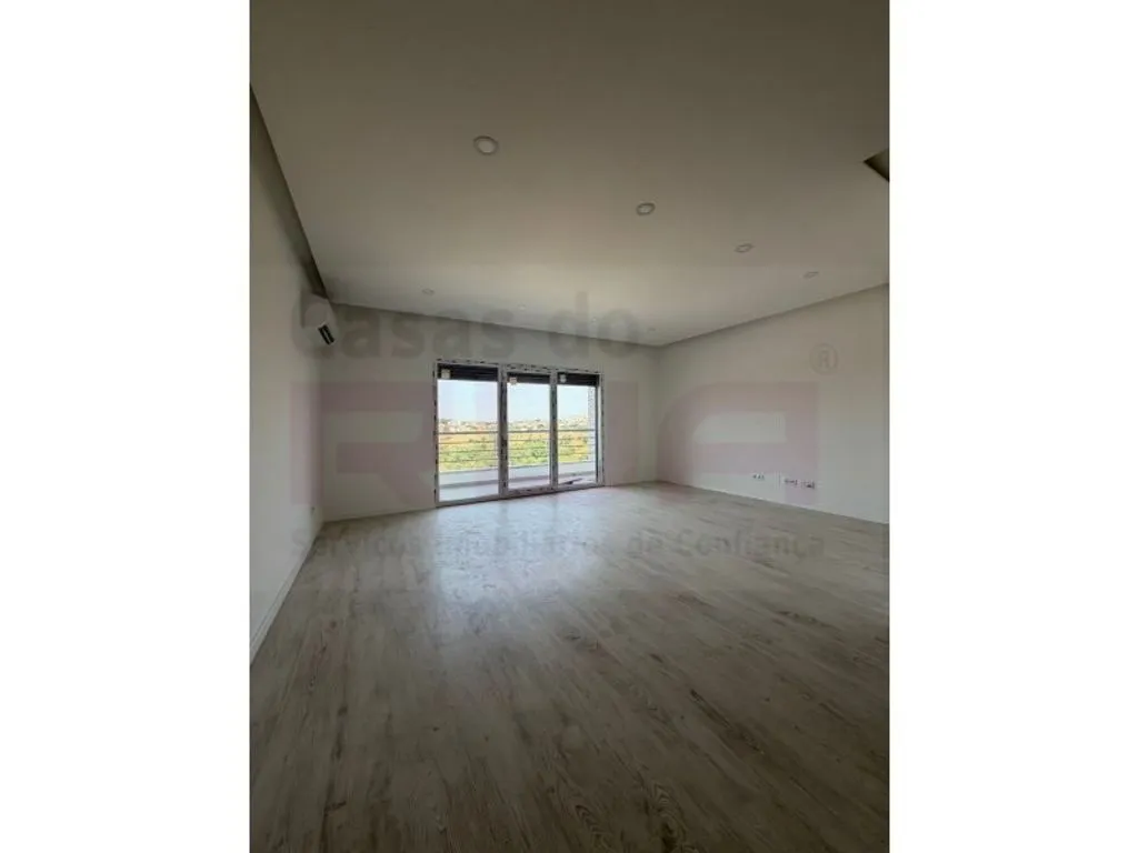 Pièces - Luxury Apartment with Garage in Seixal