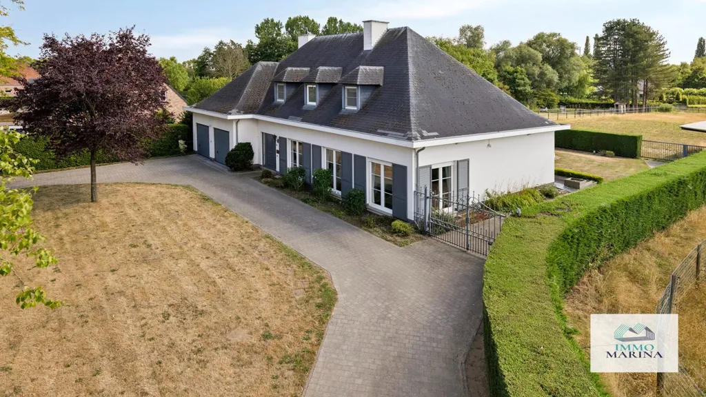 Vue aérienne - Villa avec piscine et 4 chambres à vendre