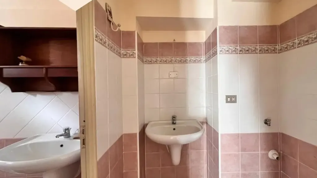 Bathrooms - Central Apartment with Balconies in Acqui Terme