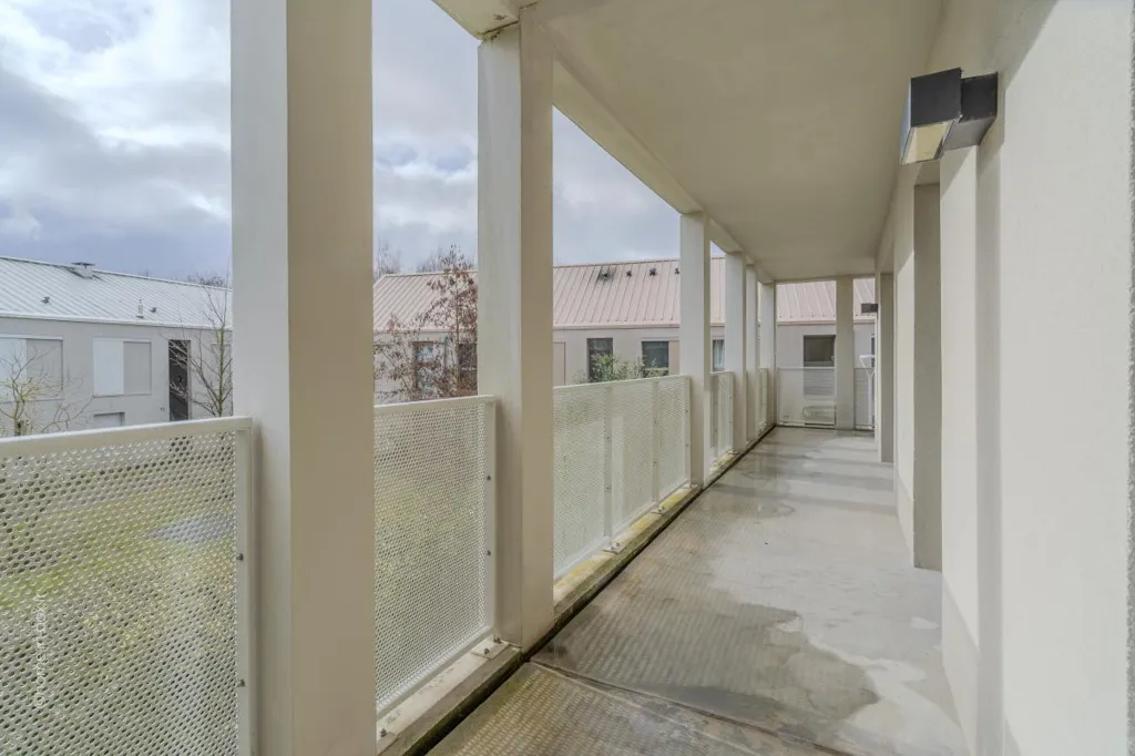 Balcone - 3-Bed Flat with Balcony-Terrace in Montevrain