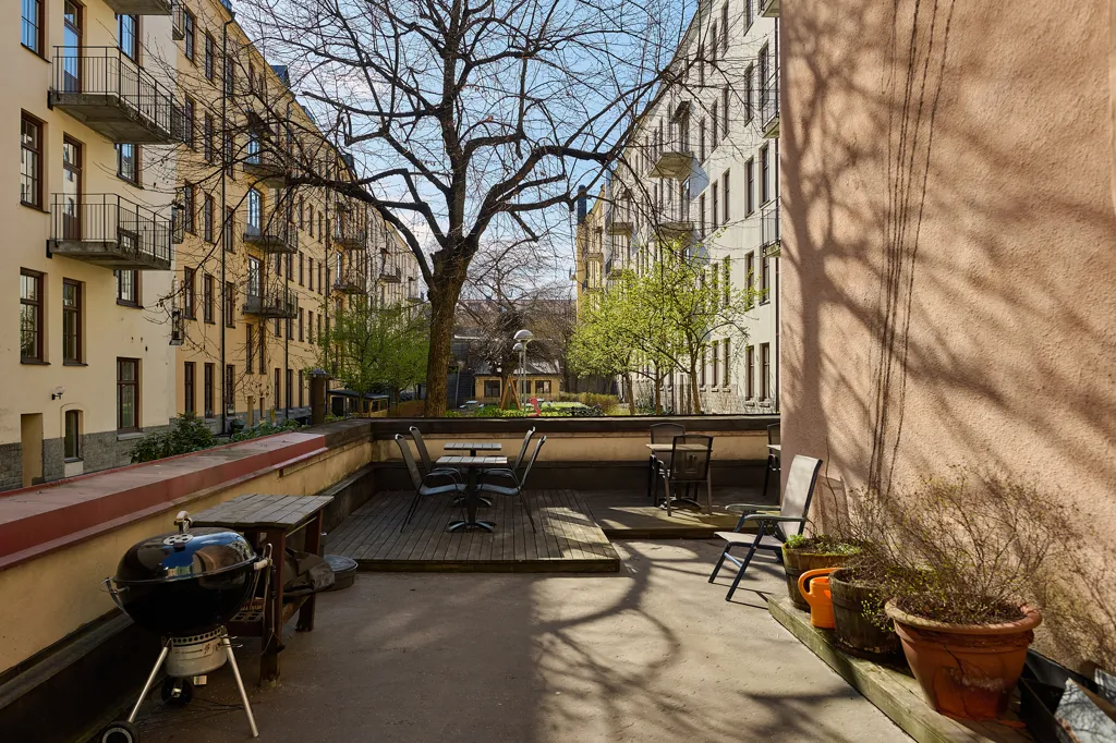 Terrasse - Turn-of-the-Century Flat with Garden View in Södermalm