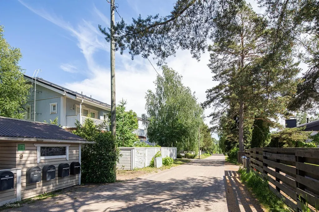 Esterno - Two-Storey Asumisoikeus with Garden in Kilo, Espoo