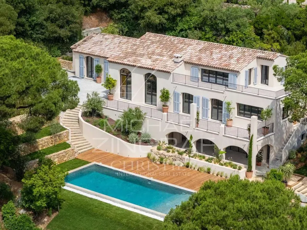 Vue aérienne - Villa Luxueuse avec Vue Mer à Ramatuelle