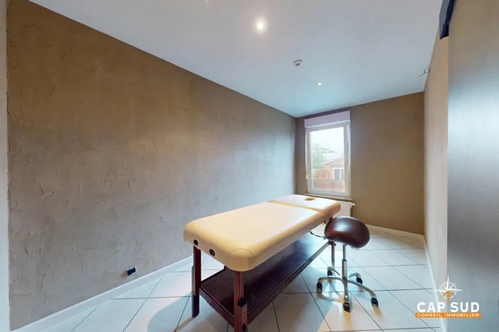 Office - Characterful Building with Jacuzzi in Cap Sud