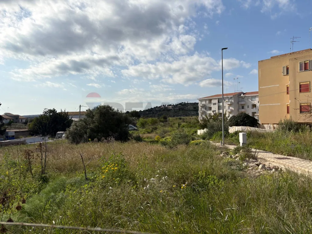 Giardino - Buildable Land with Urban Amenities in Ispica