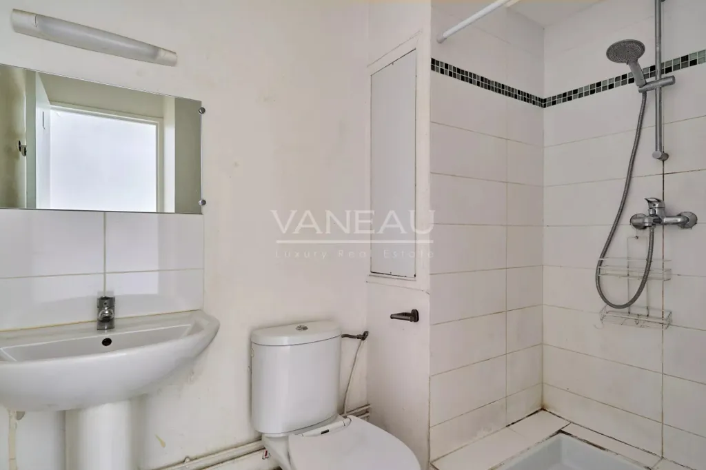 Vannitoad - Studio with Metro Access in Paris 11ème