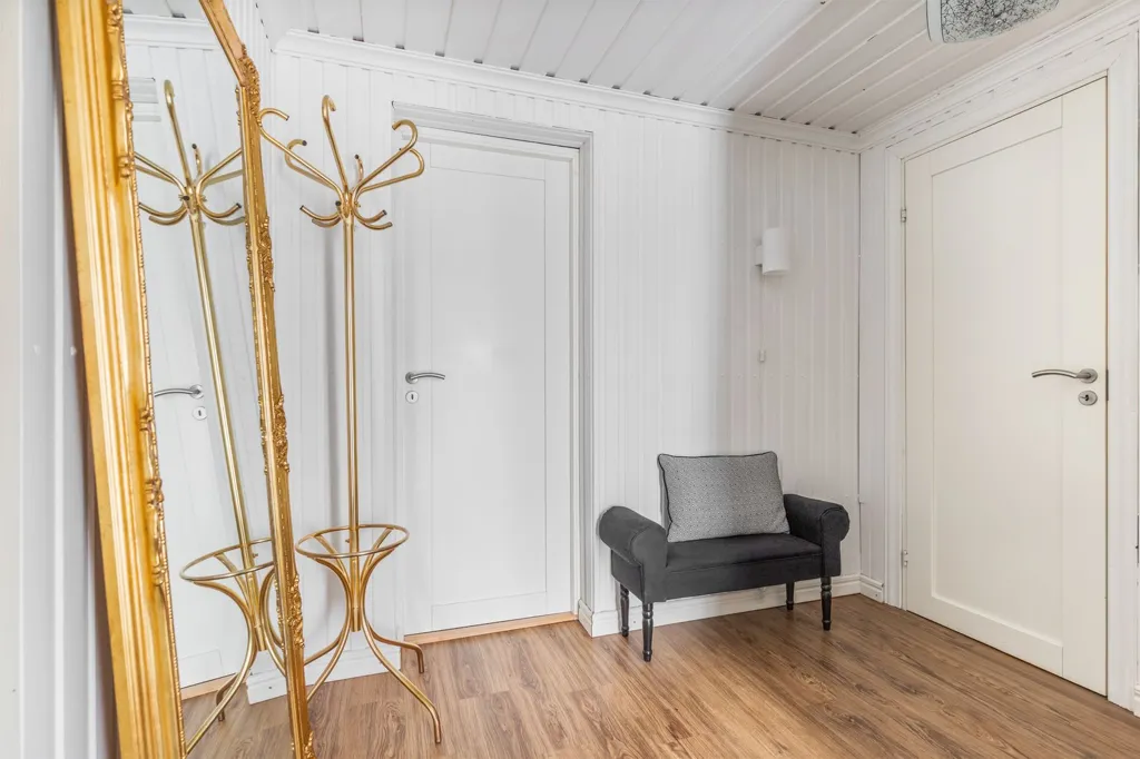 Entrée - Suterräng House with Renovated Kitchen in Örnsköldsvik