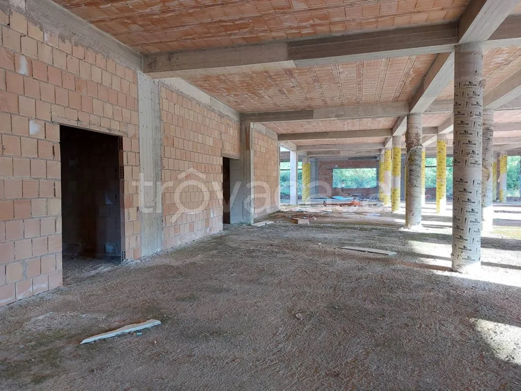 Pièces - Independent House for Renovation in Torino