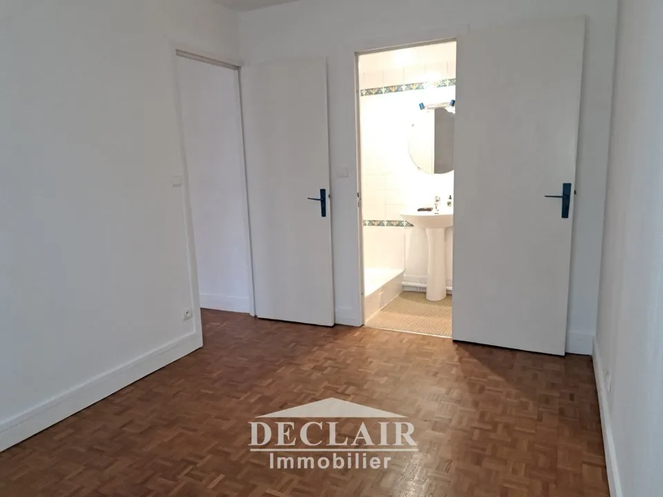 Toad - Two-Bedroom Flat with Balcony in Versailles