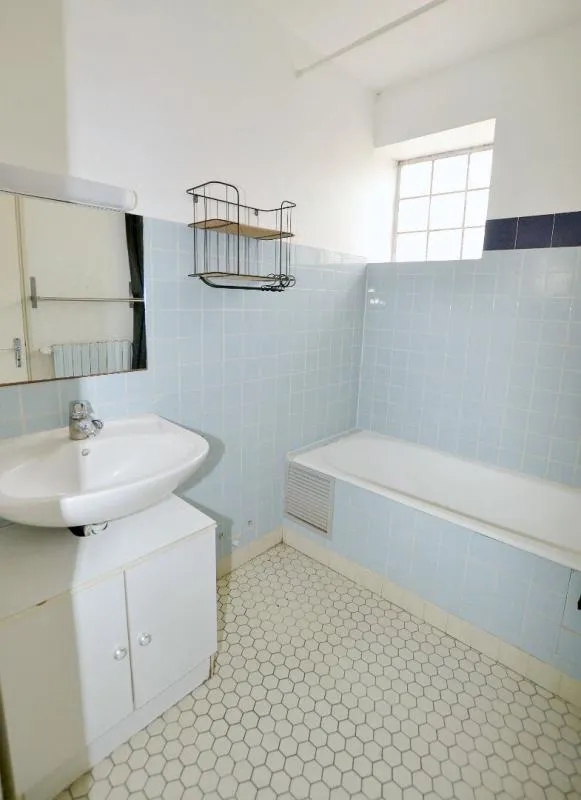 Salles de bain - Maison avec Jardin et Parking à Lucon