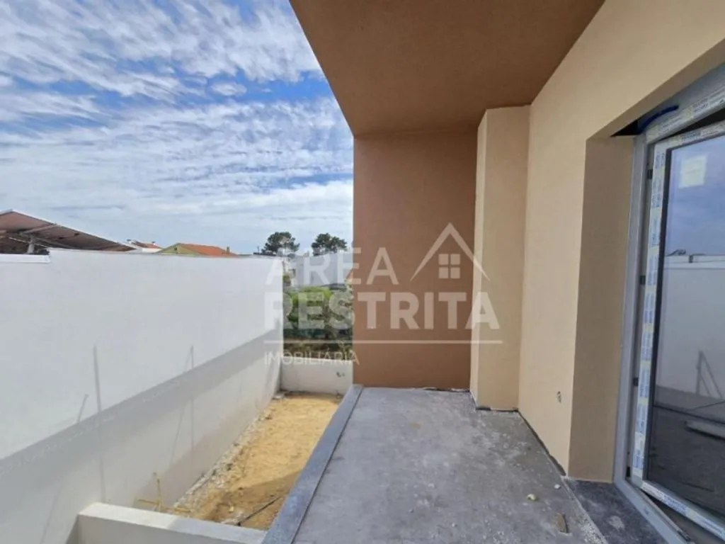 Terrasse - Contemporary Semidetached House in Seixal