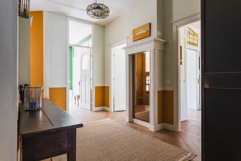Esik - Renovated Upper-Floor Apartment in Duinoord