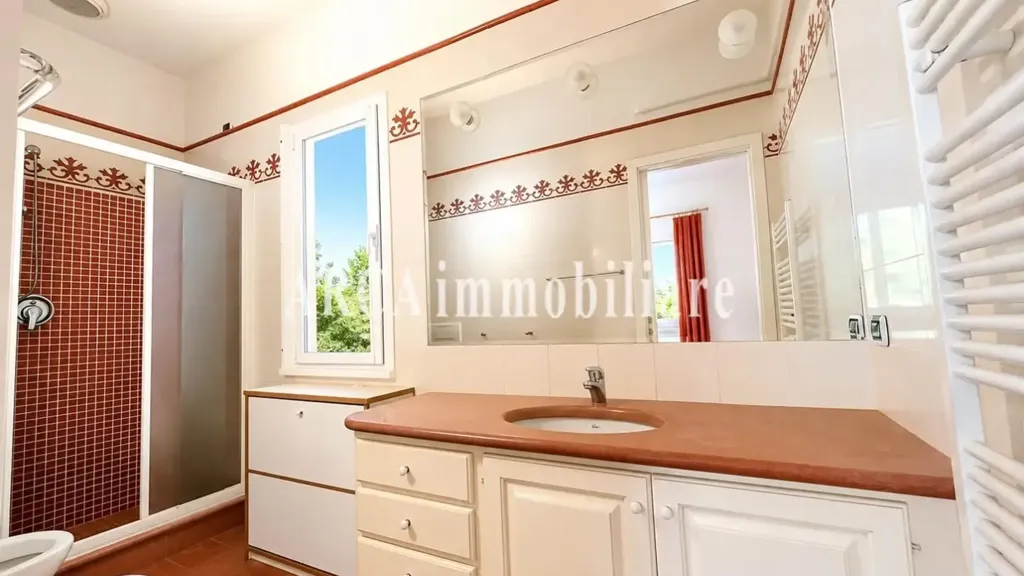 Bathrooms - Rustic Villa with Garden in Pietrasanta