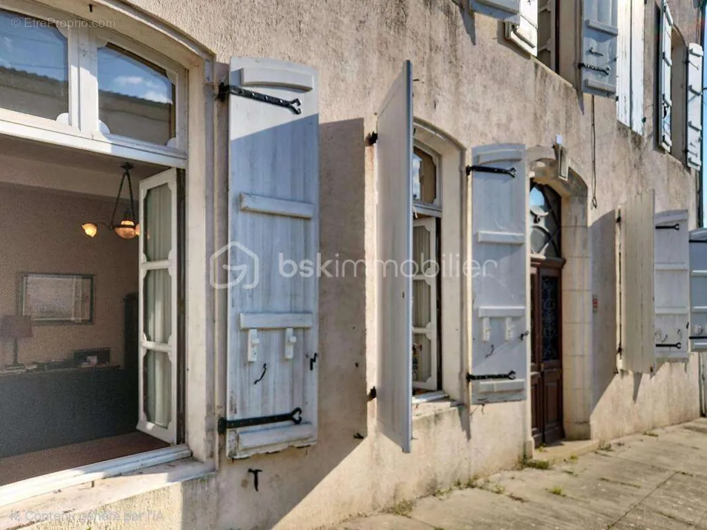 Extérieur - Ancien Presbytère en Centre Ville de Mézin