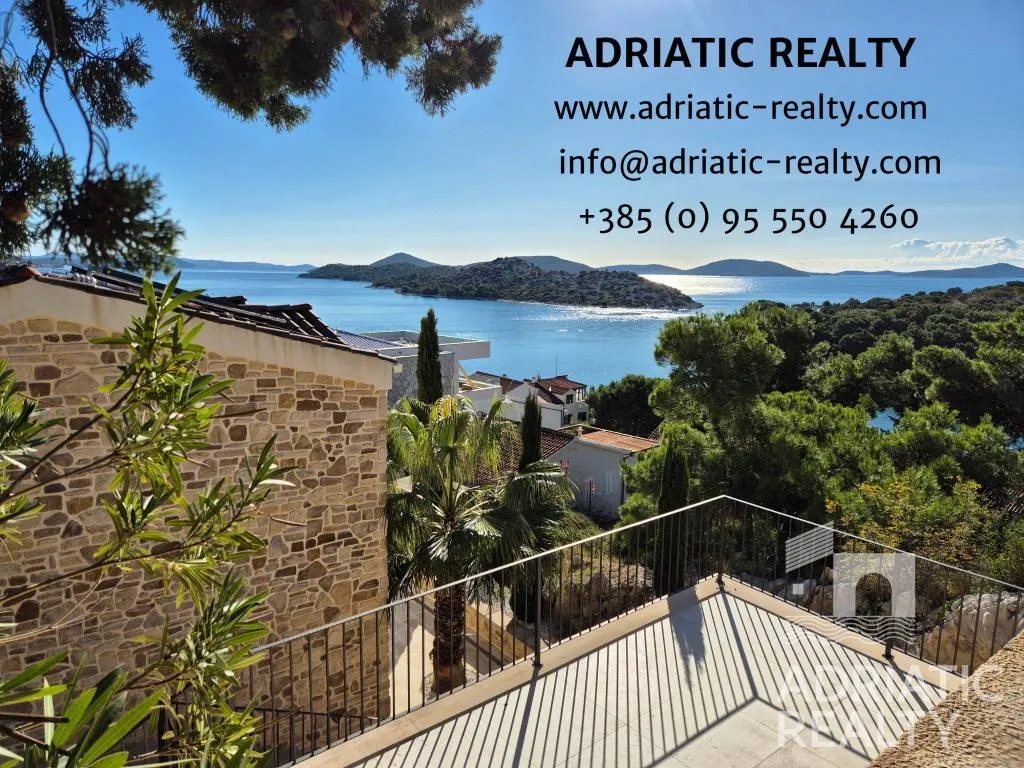 Terrass - Two-Bedroom Apartment with Terrace in Vodice