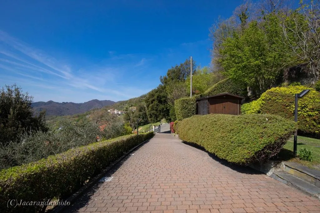 Aed - Luxury Villa with Pool in Podenzana